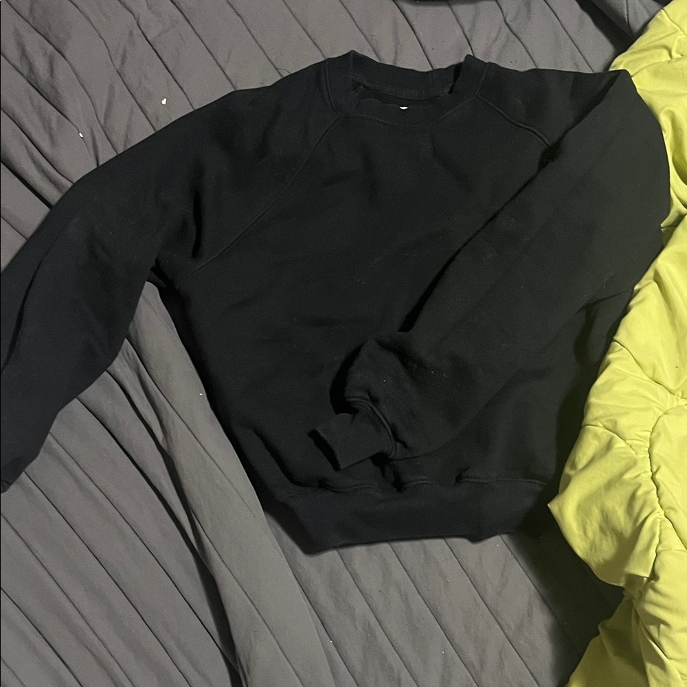 Aritzia - Wilfred Black Crewneck
